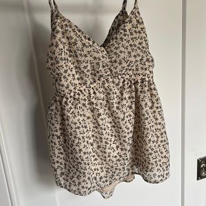 Summer blouse with adjustable straps